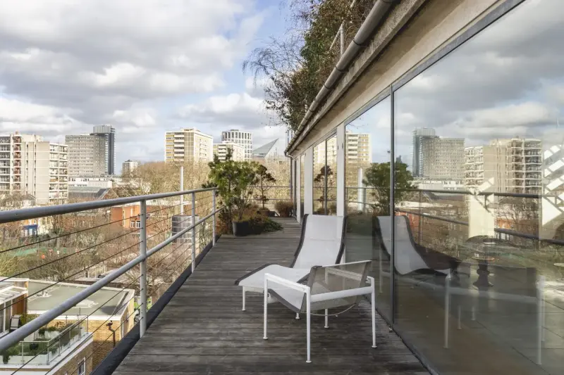 Minimalist Penthouse with Roof Terrace in Old Street